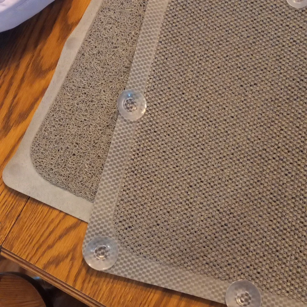 Kirkton House Gray Loofah Anti-slip Bath Mat for Tub/Shower with 12 Suction Cups